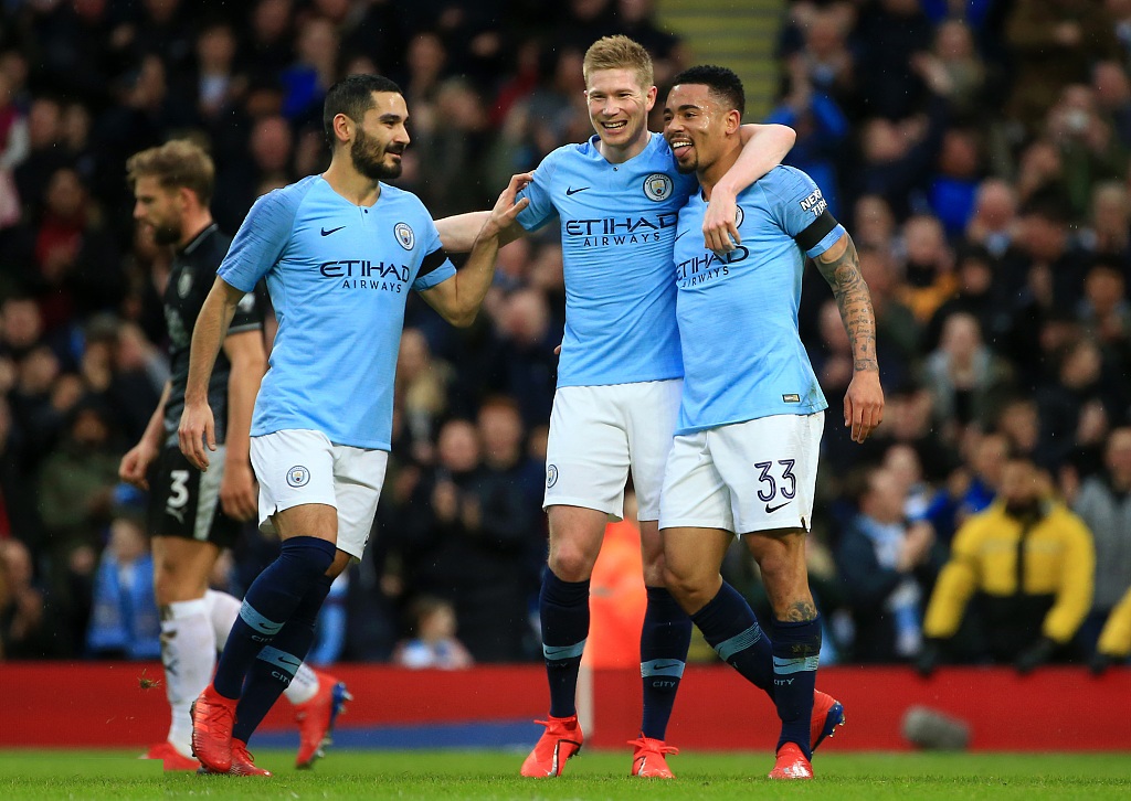 82岁前曼联球星中370万大奖 曾躲过慕尼黑空难（82岁前曼联名宿喜中370万大奖，曾在慕尼黑空难中幸存）