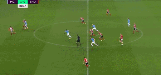 超高人气，一印度女球迷接机时手举标语：梅西，拯救印度足球（人气爆棚，印度女球迷机场举牌呼喊：梅西，请拯救印度足球）