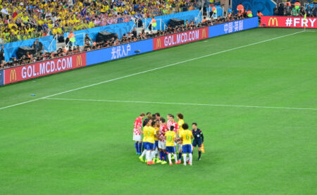 火力全开！孙颖莎王楚钦直落三局击败法国组合，助中国队先拿3分