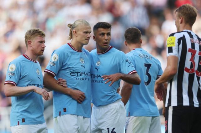 若出战圣保利，诺伊尔将追平伊梅尔并列德甲门将出场榜第2位（出战圣保利即达成里程碑：诺伊尔可与伊梅尔并列德甲门将出场第2）