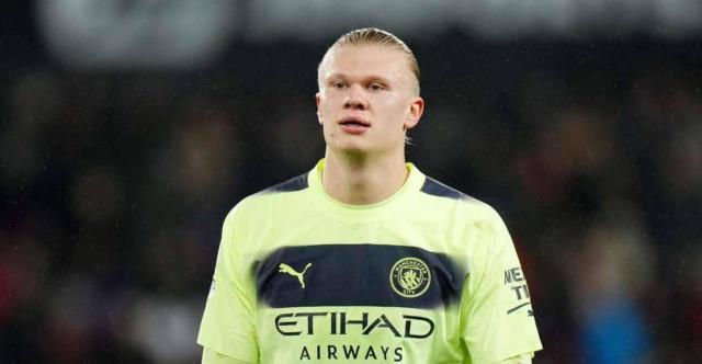 多特蒙德球迷挂横幅，反对海外比赛并攻击西甲高层