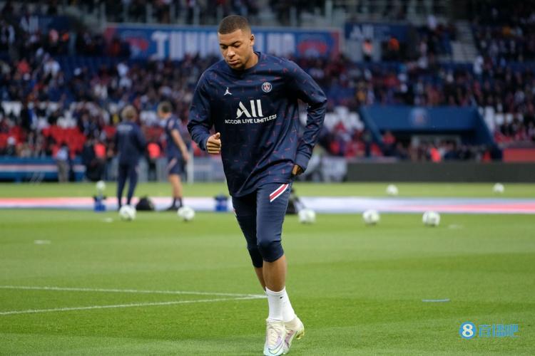 记者：弗拉霍维奇遭佛罗伦萨球迷种族歧视侮辱，导致比赛中断